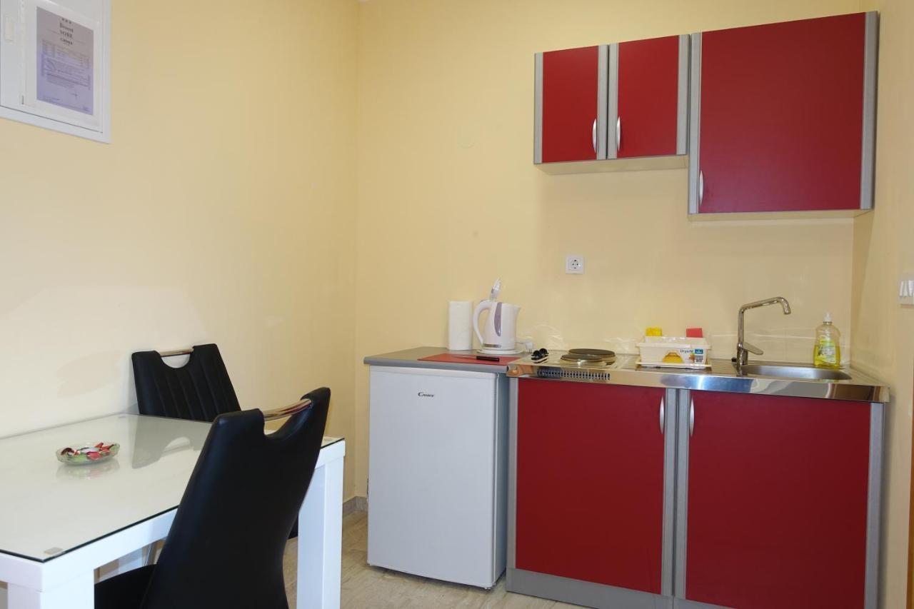 Apartments Leon Нин Экстерьер фото