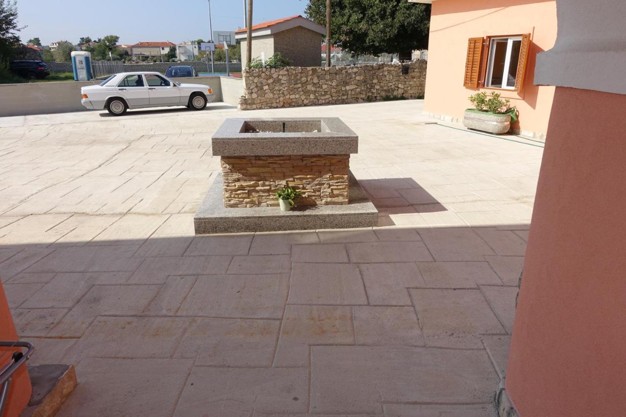 Apartments Leon Нин Экстерьер фото