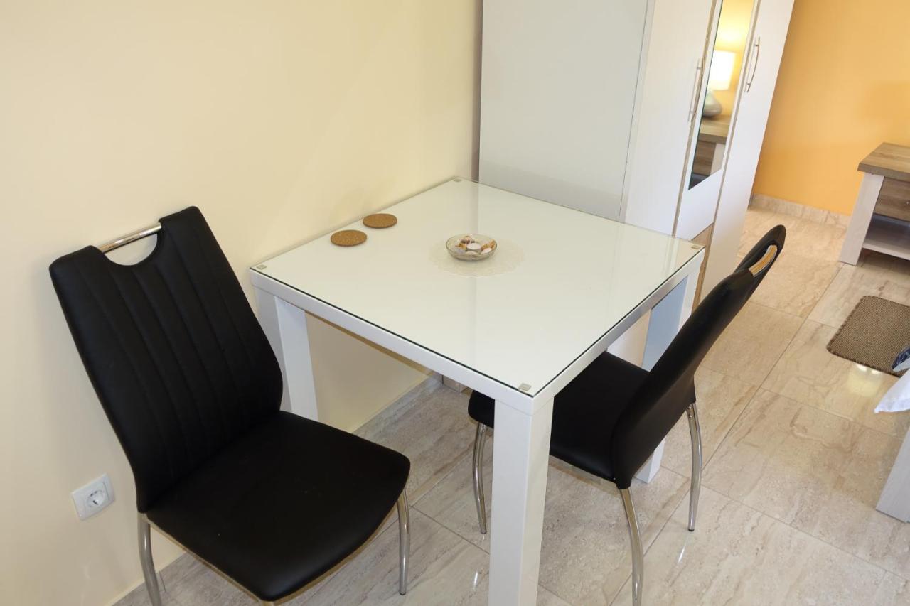 Apartments Leon Нин Экстерьер фото