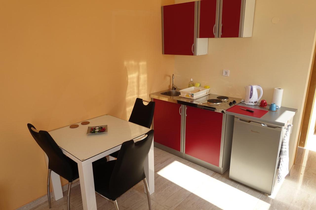 Apartments Leon Нин Экстерьер фото