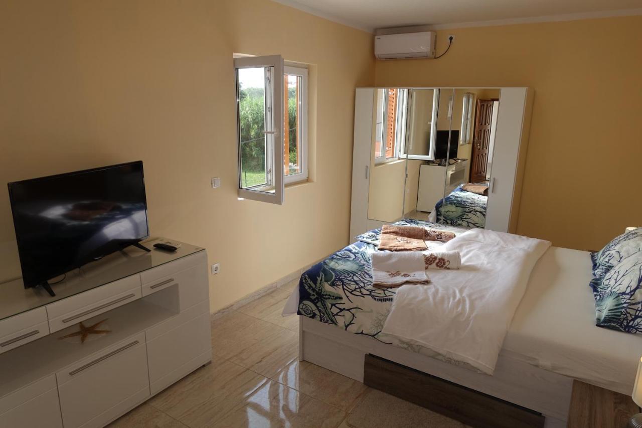 Apartments Leon Нин Экстерьер фото